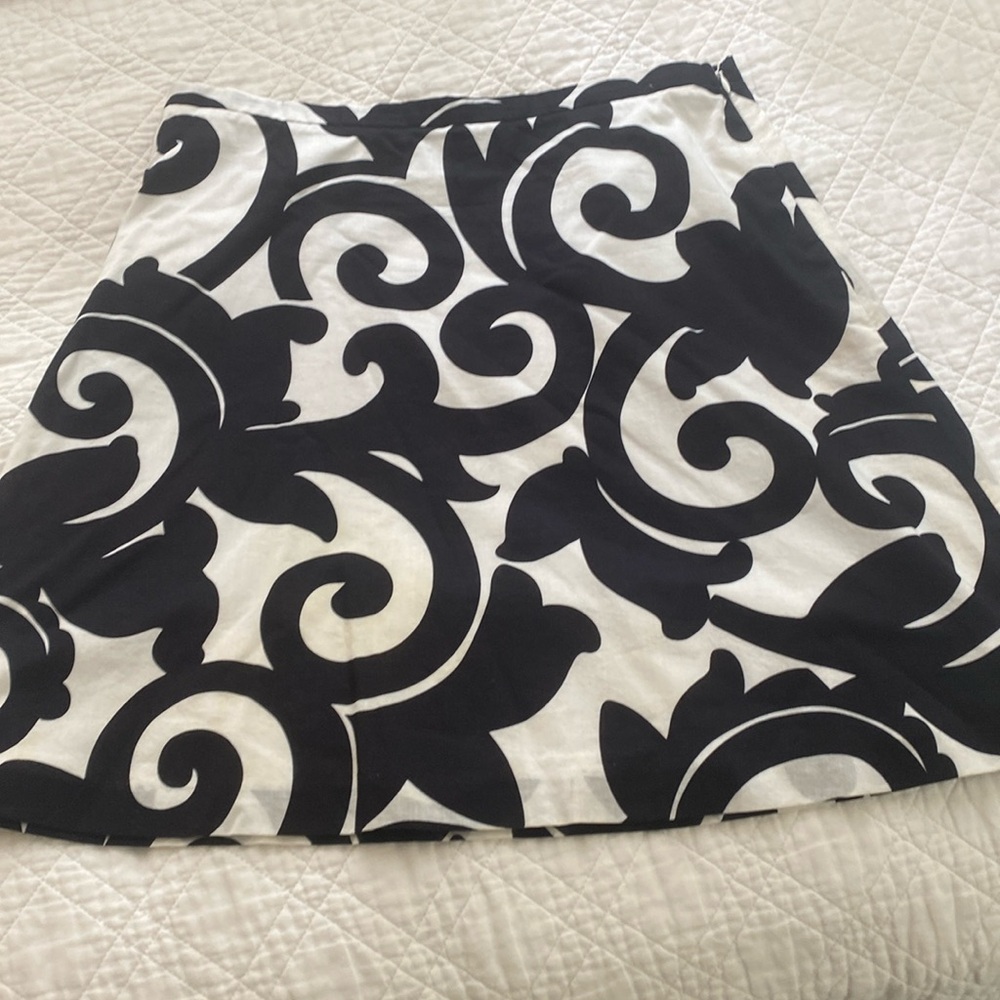 Super cute black and white Jcrew cotton skirt.